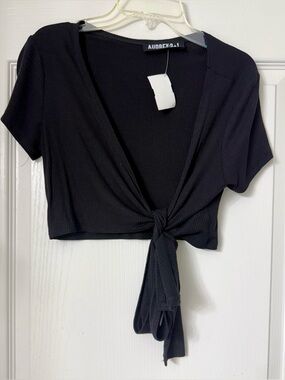 Audrey 3+1 Black Short Sleeve Front-Tie Ribbed Crop Top